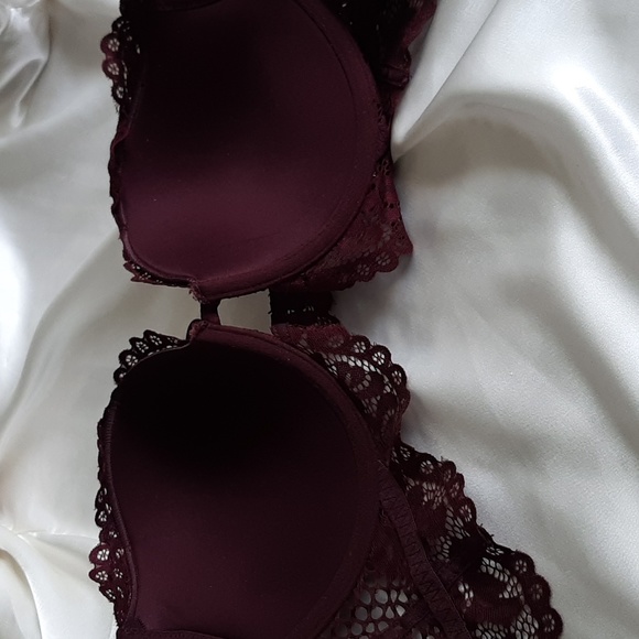 LaSenza Padded underwire lace bra.  Size 36C.  Adjustable straps  Classi… - Picture 6 of 15